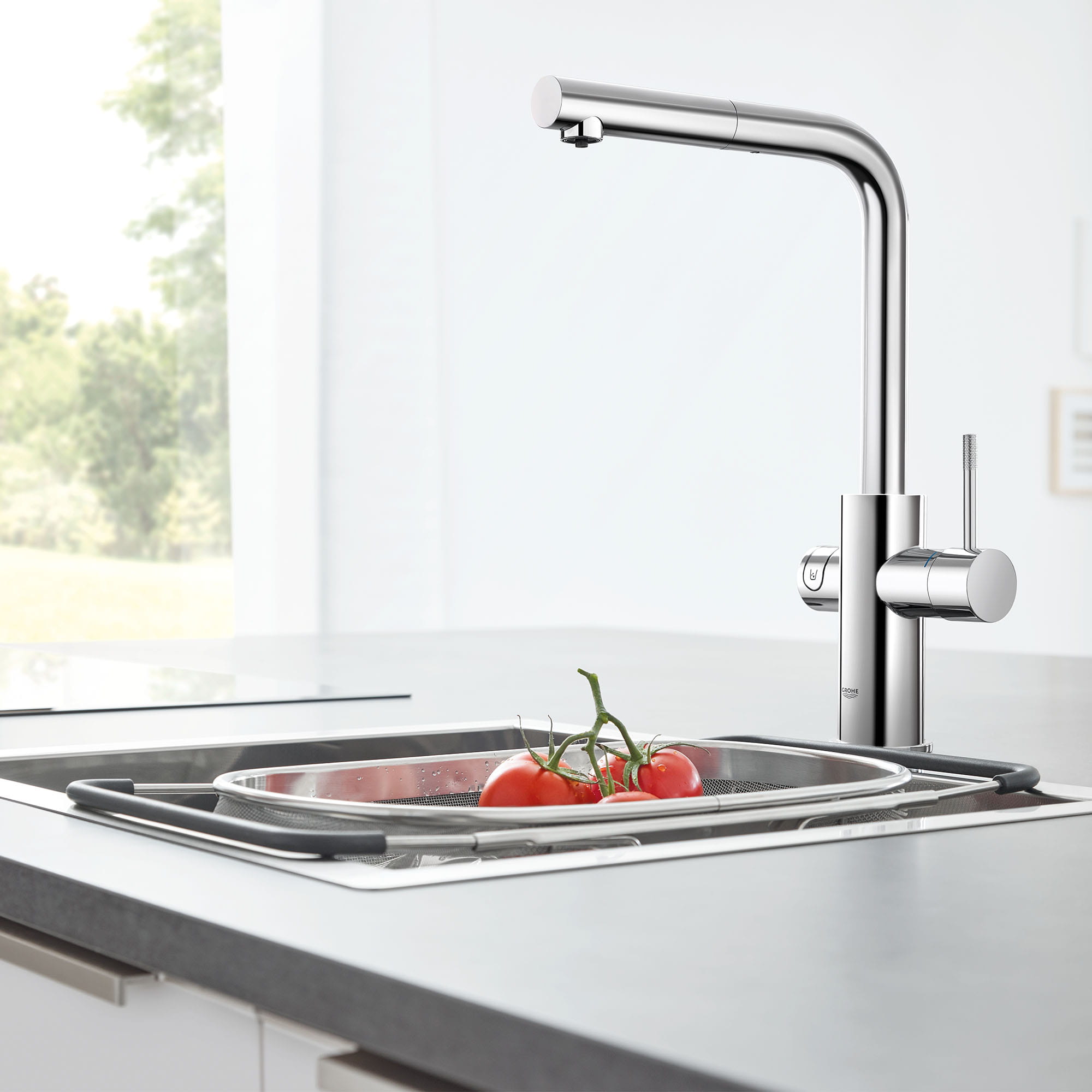 GROHE Blue® Single-Handle Pull-Out Kitchen Faucet Single Spray 6.6 L/min (1.75 gpm) with Chilled and Sparkling Water